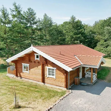 Vakantiehuis Three-bedroom Holiday In 4