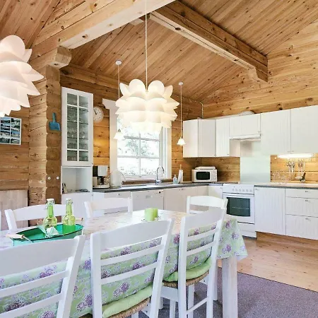 Vakantiehuis Three-bedroom Holiday In 4